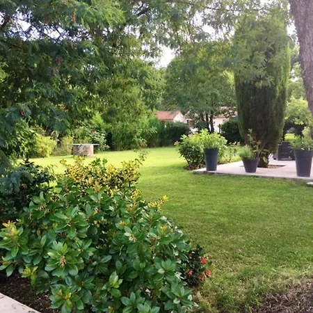 Holiday home Maison Charmante A Avec Terrasse Et Jardin *