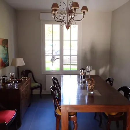 Holiday home Maison Charmante A Avec Terrasse Et Jardin